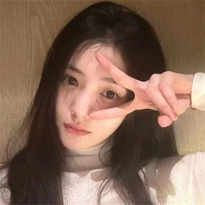 男爵的同桌小女生